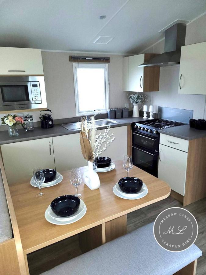 Palm Grove 181- Golden Palm - Pet Friendly, Wifi, Central Heating, Bed Linen - Meadow Lakes Caravan & Lodge Hire Chapel St. Leonards Exterior foto